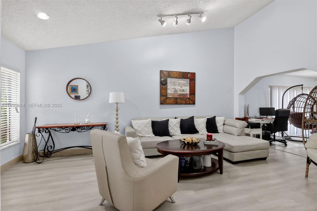 出租: $3,650 (3 贝兹, 2 浴室, 1444 平方英尺)