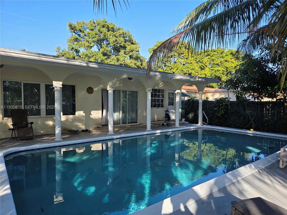 For Rent: $4,000 (2 beds, 2 baths, 1792 Square Feet)