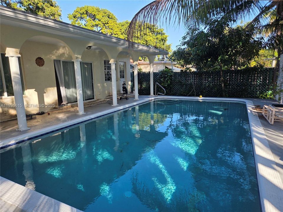 For Rent: $4,000 (2 beds, 2 baths, 1792 Square Feet)