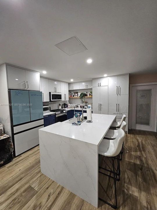 待售: $625,000 (3 贝兹, 2 浴室, 1008 平方英尺)