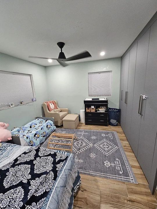 待售: $625,000 (3 贝兹, 2 浴室, 1008 平方英尺)