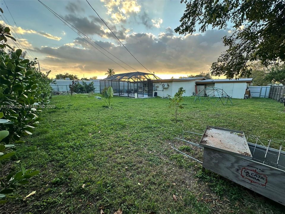 待售: $625,000 (3 贝兹, 2 浴室, 1008 平方英尺)