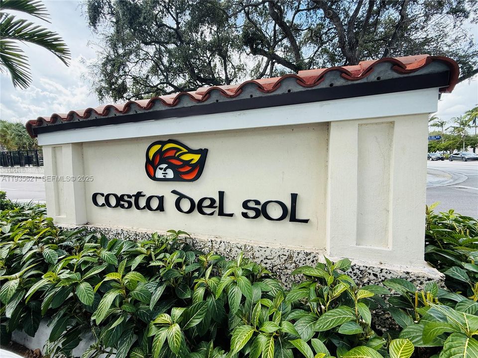 For Sale: $548,000 (3 beds, 2 baths, 1870 Square Feet)