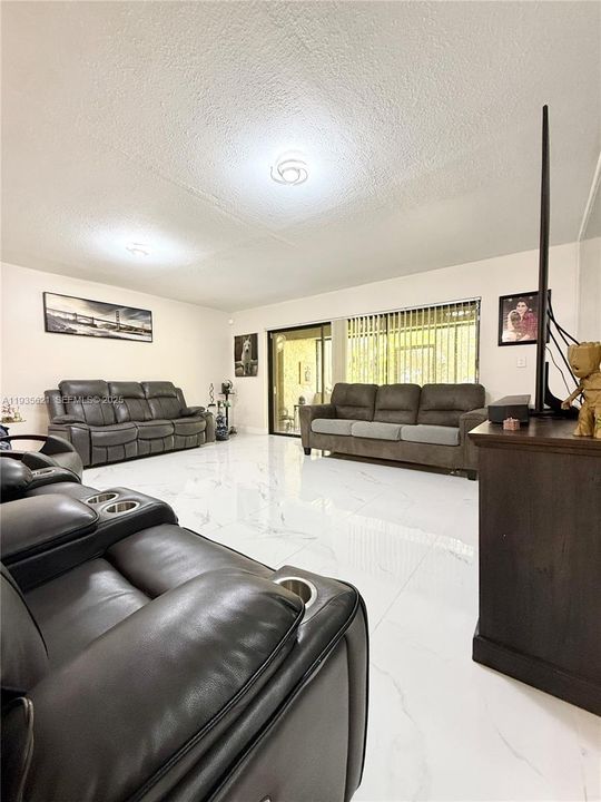 For Sale: $548,000 (3 beds, 2 baths, 1870 Square Feet)