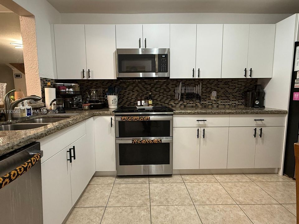 For Sale: $548,000 (3 beds, 2 baths, 1870 Square Feet)