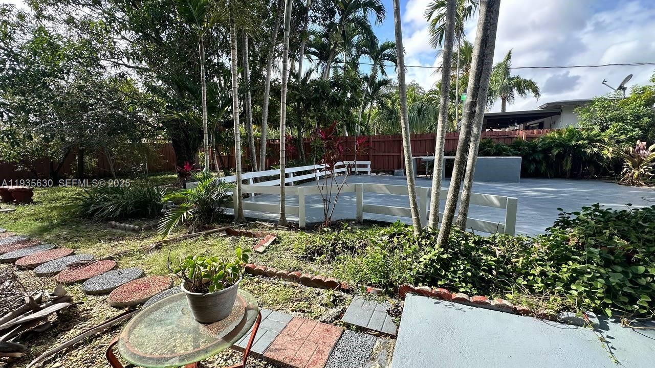 出租: $3,950 (2 贝兹, 1 浴室, 1405 平方英尺)