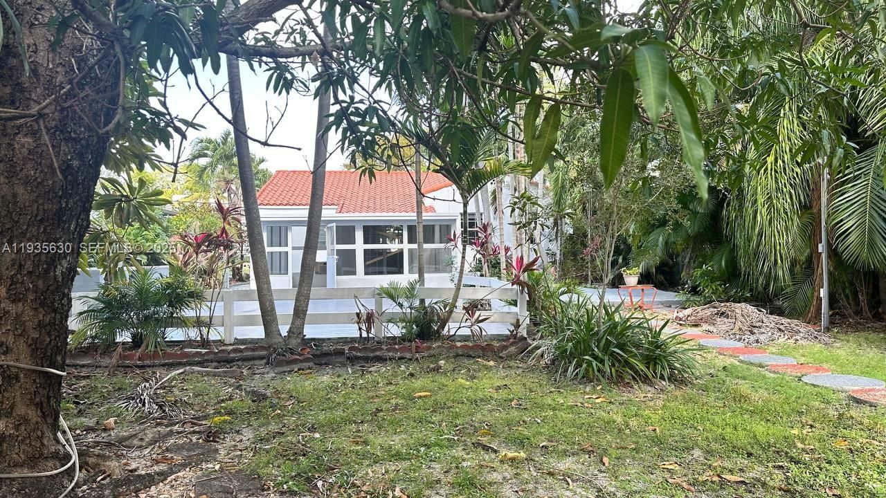 出租: $3,950 (2 贝兹, 1 浴室, 1405 平方英尺)