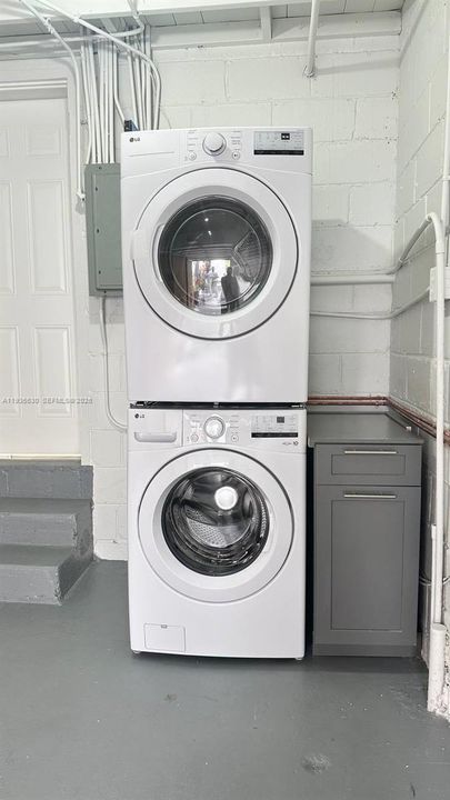 出租: $3,950 (2 贝兹, 1 浴室, 1405 平方英尺)