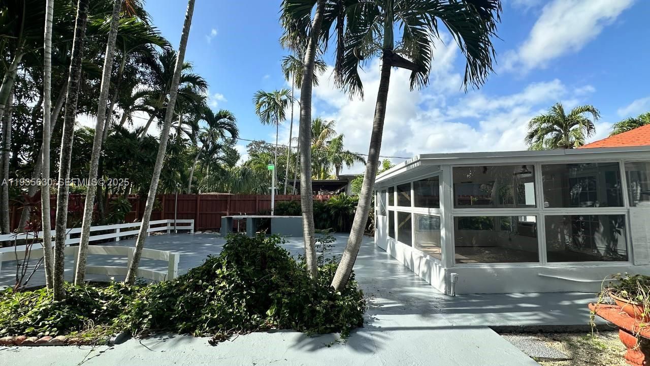 出租: $3,950 (2 贝兹, 1 浴室, 1405 平方英尺)