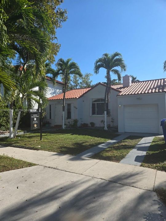 合同活跃: $3,950 (2 贝兹, 1 浴室, 1405 平方英尺)