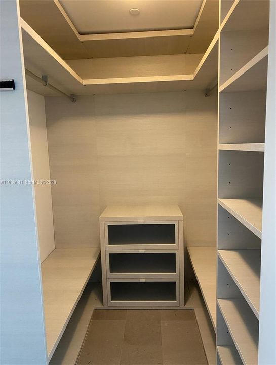 For Rent: $7,190 (3 beds, 3 baths, 1677 Square Feet)