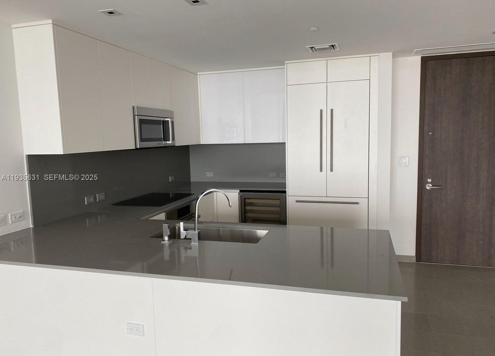 For Rent: $7,190 (3 beds, 3 baths, 1677 Square Feet)