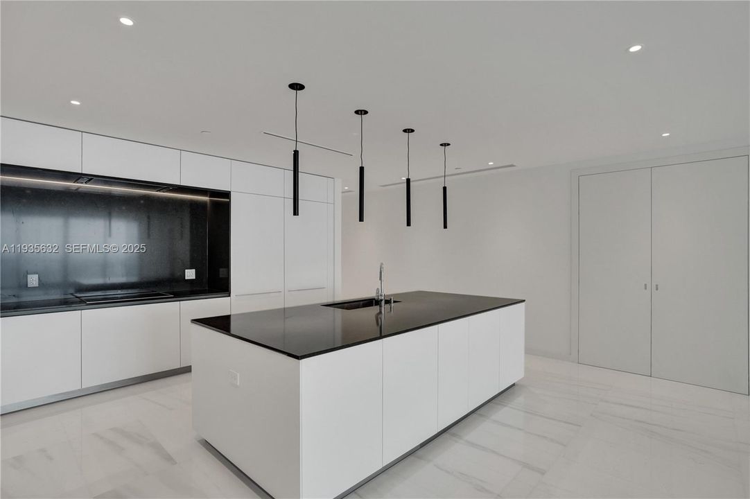 На продажу: $5,950,000 (4 спален, 5 ванн, 3214 Квадратных фут)