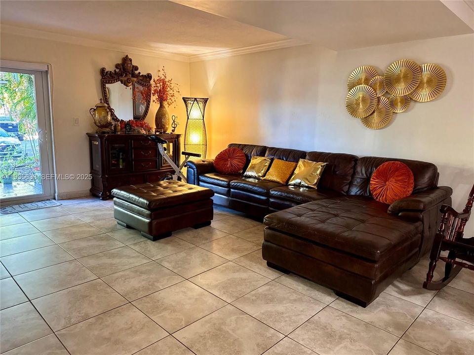 待售: $325,000 (2 贝兹, 2 浴室, 1502 平方英尺)