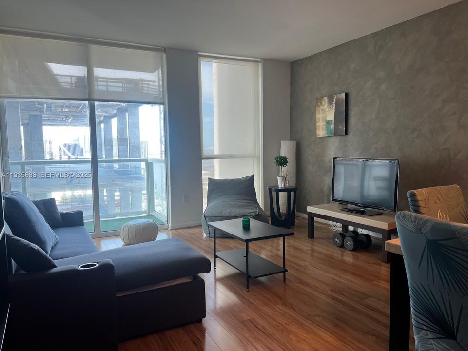 На продажу: $455,000 (1 спален, 1 ванн, 806 Квадратных фут)