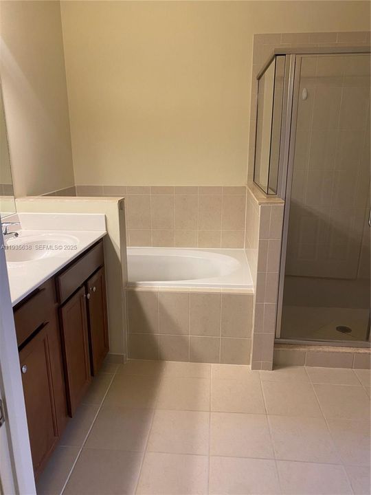 В аренду: $4,500 (4 спален, 3 ванн, 1714 Квадратных фут)