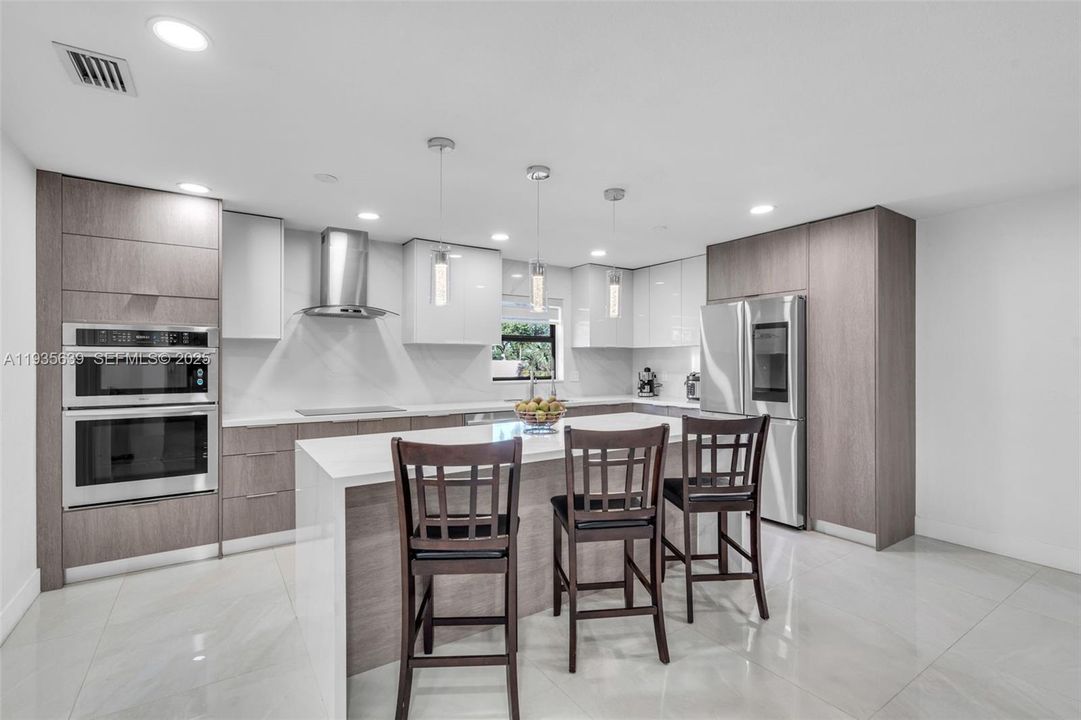 En Venta: $580,000 (4 camas, 2 baños, 2025 Pies cuadrados)