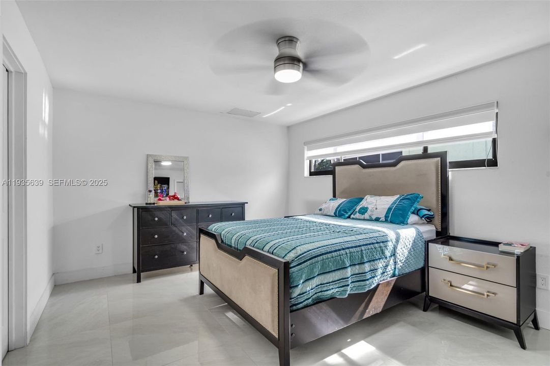 En Venta: $580,000 (4 camas, 2 baños, 2025 Pies cuadrados)