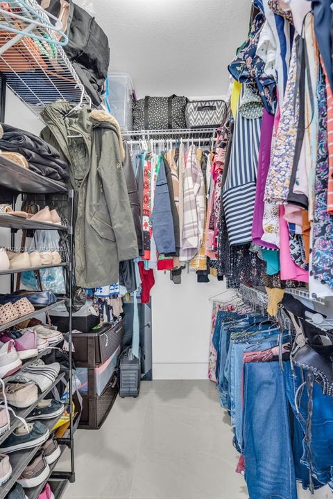 En Venta: $580,000 (4 camas, 2 baños, 2025 Pies cuadrados)