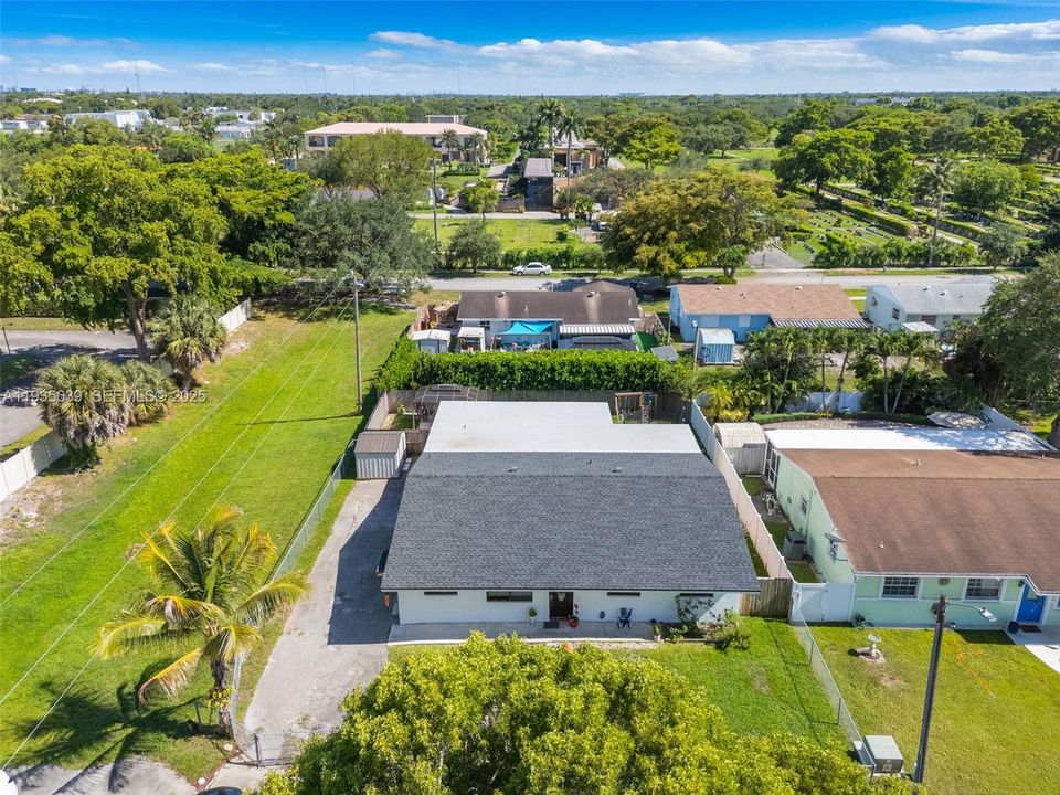 En Venta: $580,000 (4 camas, 2 baños, 2025 Pies cuadrados)