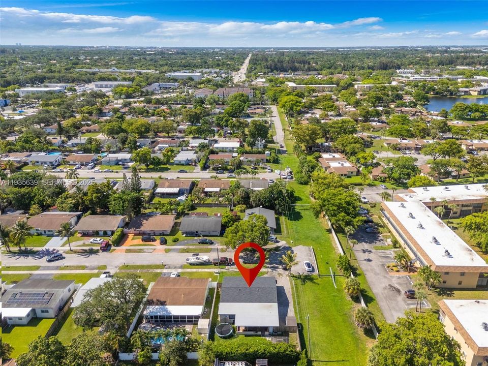 En Venta: $580,000 (4 camas, 2 baños, 2025 Pies cuadrados)