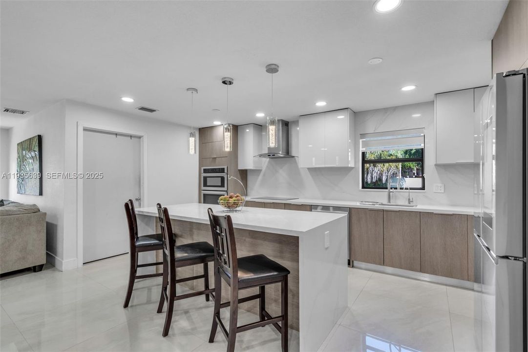 En Venta: $580,000 (4 camas, 2 baños, 2025 Pies cuadrados)