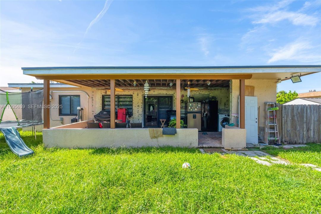 En Venta: $580,000 (4 camas, 2 baños, 2025 Pies cuadrados)