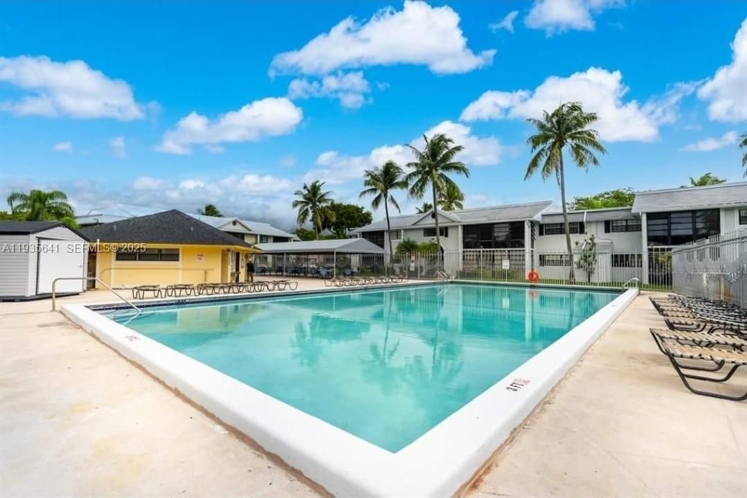 В аренду: $2,200 (2 спален, 2 ванн, 907 Квадратных фут)