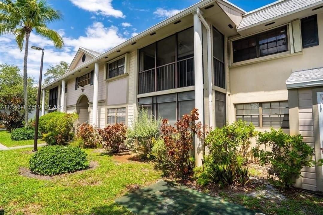 В аренду: $2,200 (2 спален, 2 ванн, 907 Квадратных фут)