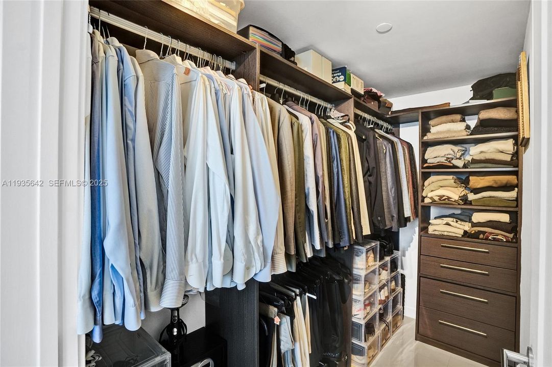 For Sale: $876,000 (2 beds, 2 baths, 1191 Square Feet)