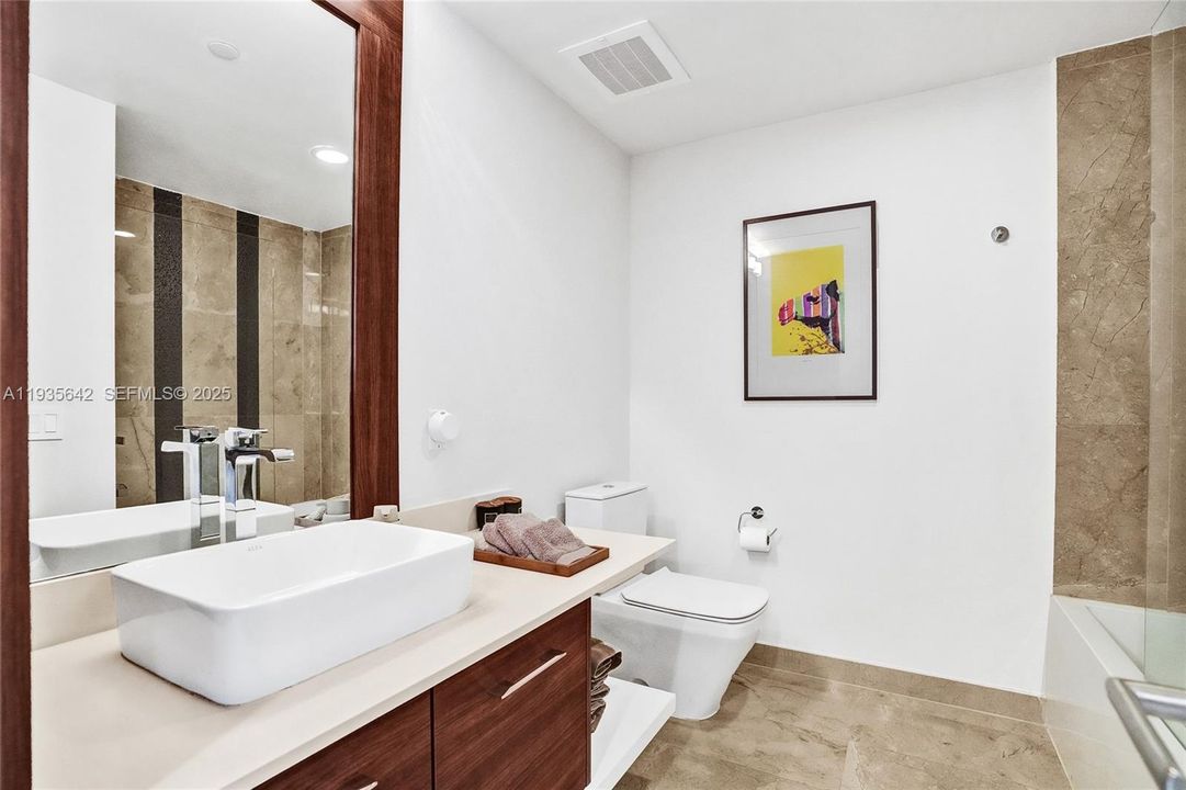 For Sale: $876,000 (2 beds, 2 baths, 1191 Square Feet)