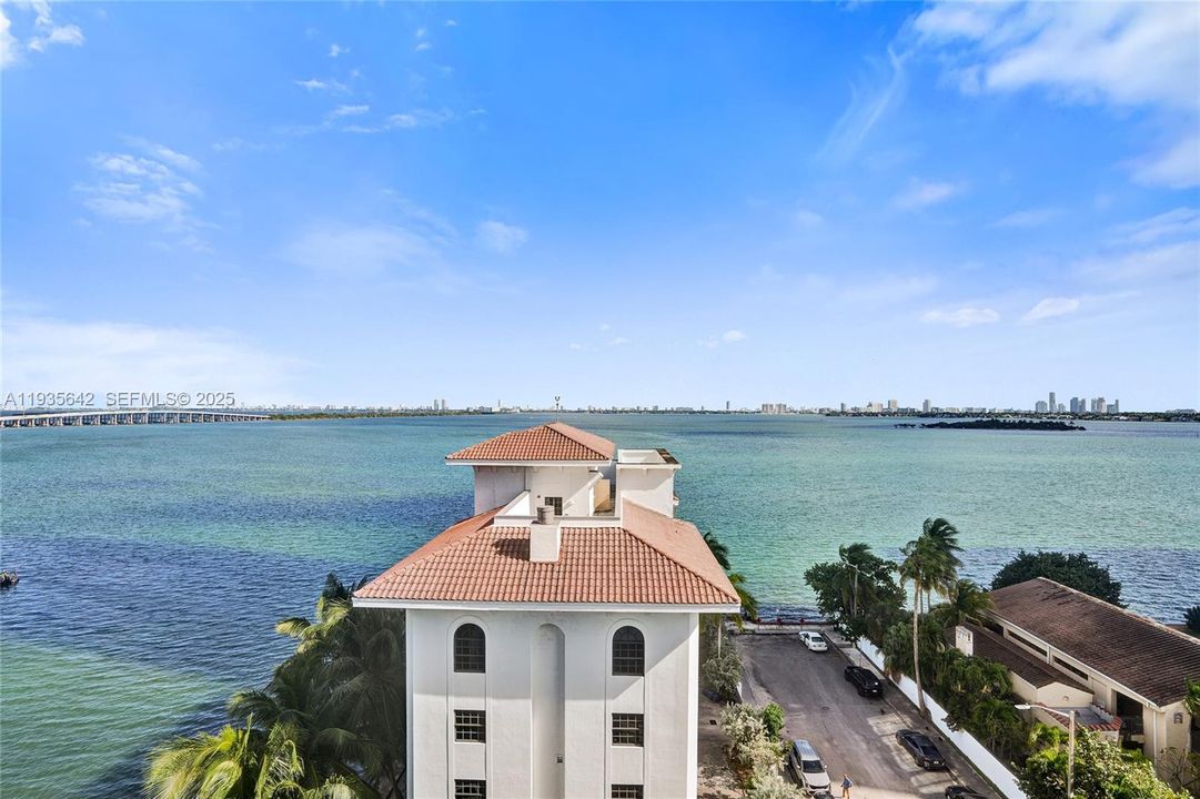 For Sale: $876,000 (2 beds, 2 baths, 1191 Square Feet)