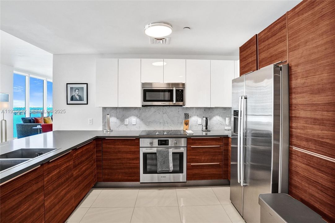 For Sale: $876,000 (2 beds, 2 baths, 1191 Square Feet)