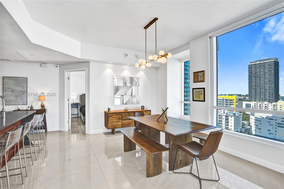 For Sale: $876,000 (2 beds, 2 baths, 1191 Square Feet)
