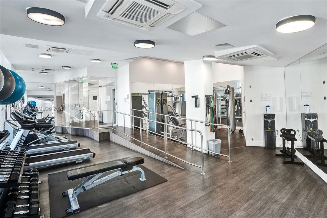 For Sale: $876,000 (2 beds, 2 baths, 1191 Square Feet)