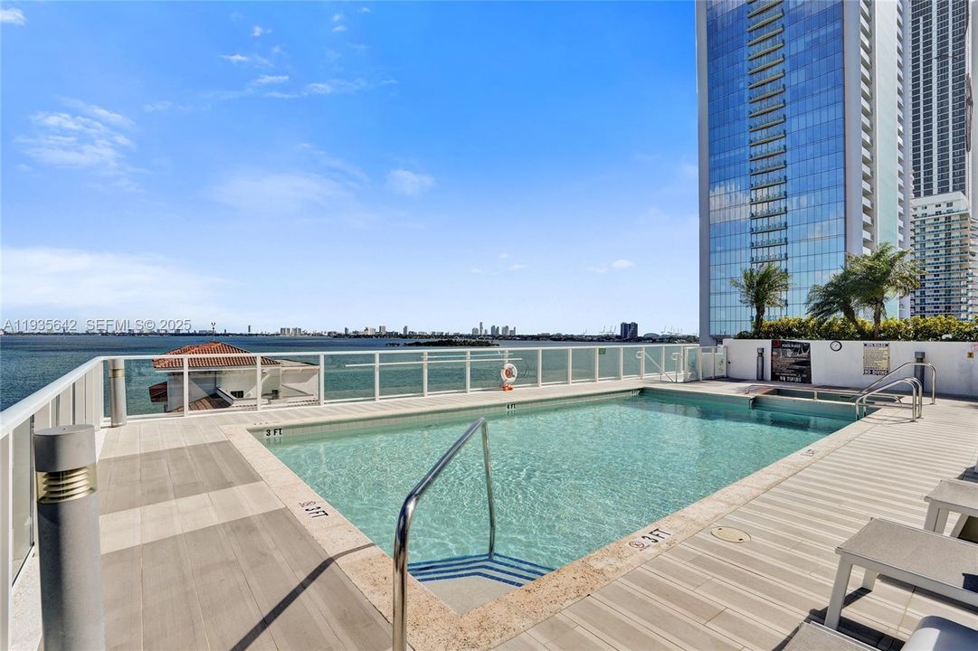 For Sale: $876,000 (2 beds, 2 baths, 1191 Square Feet)