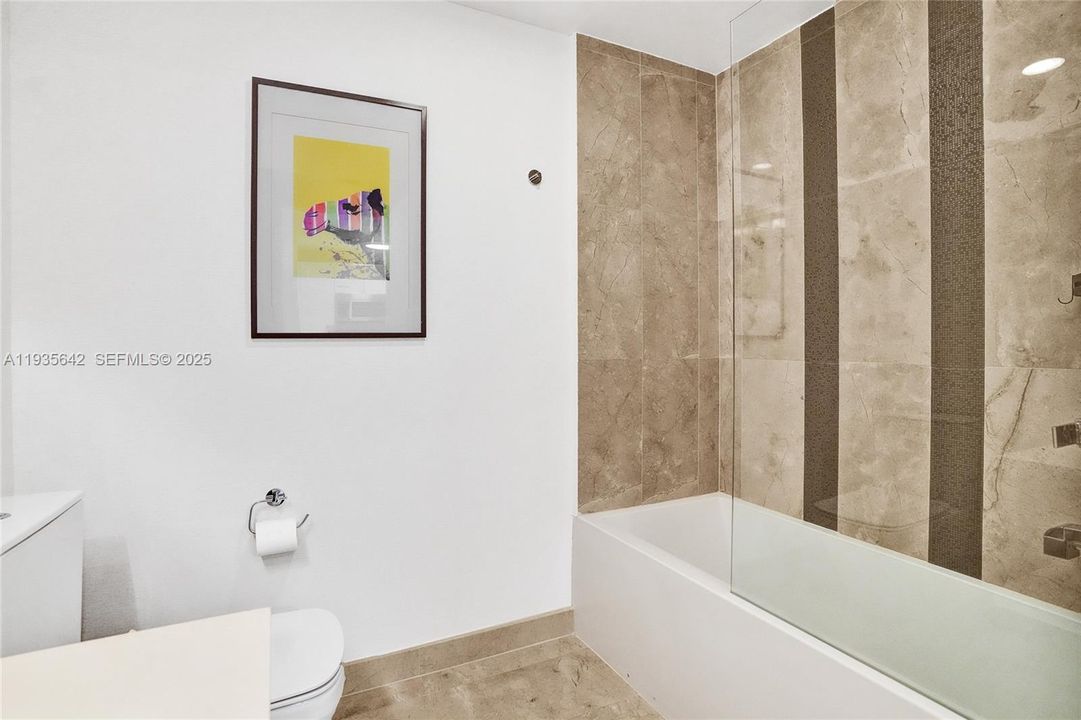 For Sale: $876,000 (2 beds, 2 baths, 1191 Square Feet)