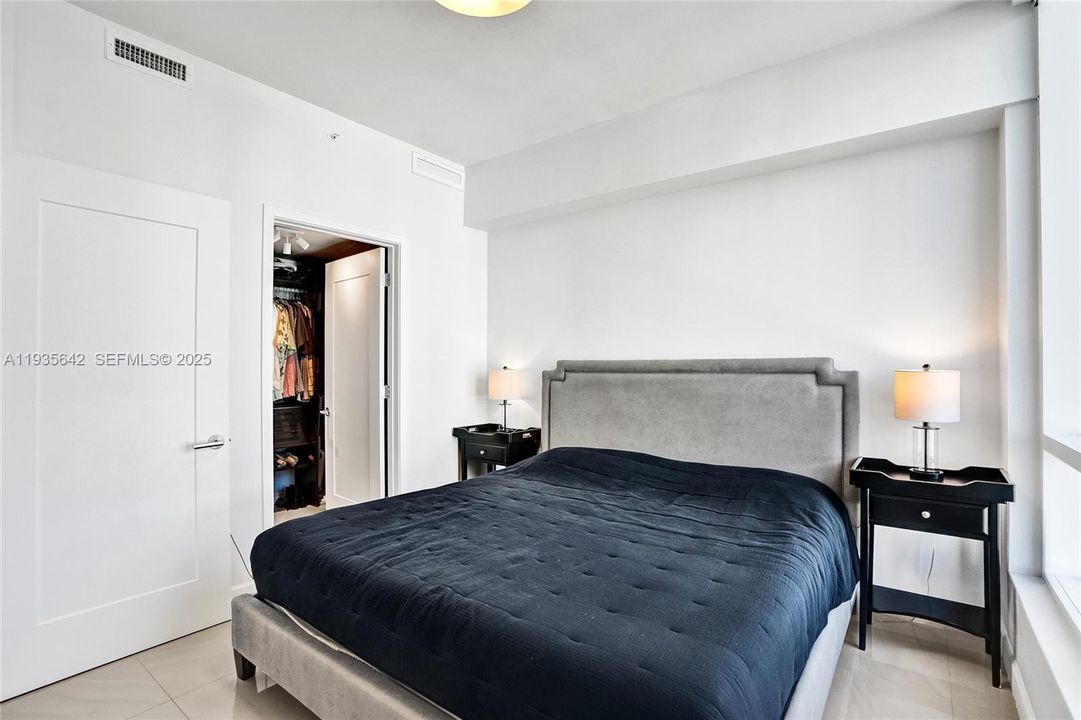 For Sale: $876,000 (2 beds, 2 baths, 1191 Square Feet)