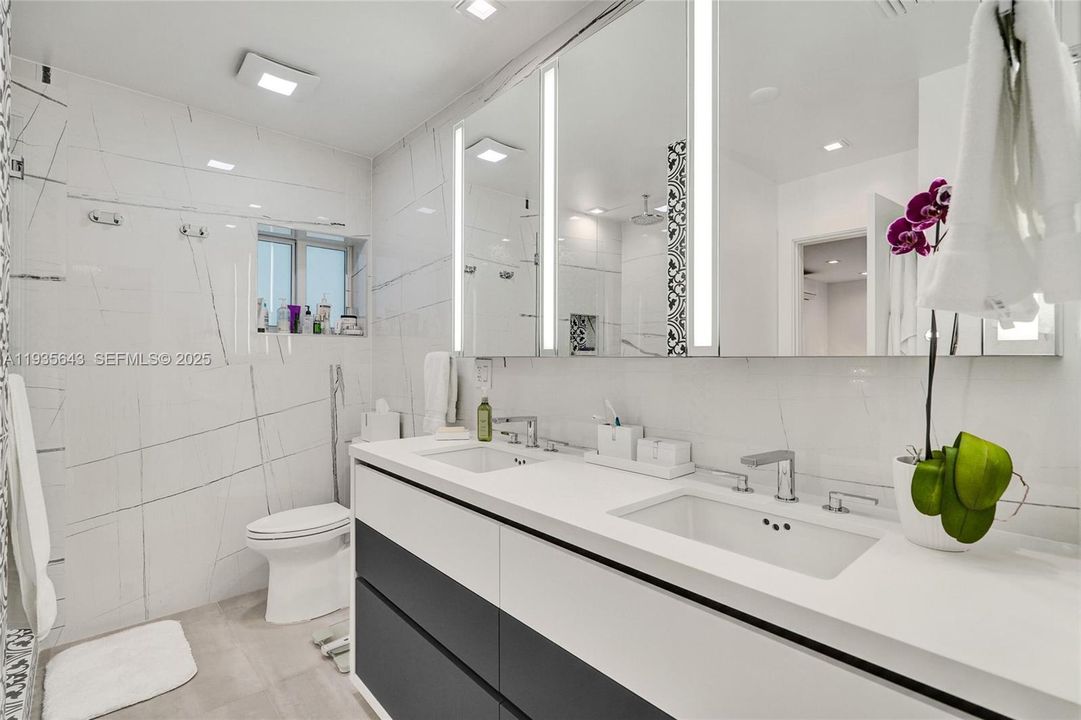 For Sale: $1,825,000 (5 beds, 3 baths, 2462 Square Feet)