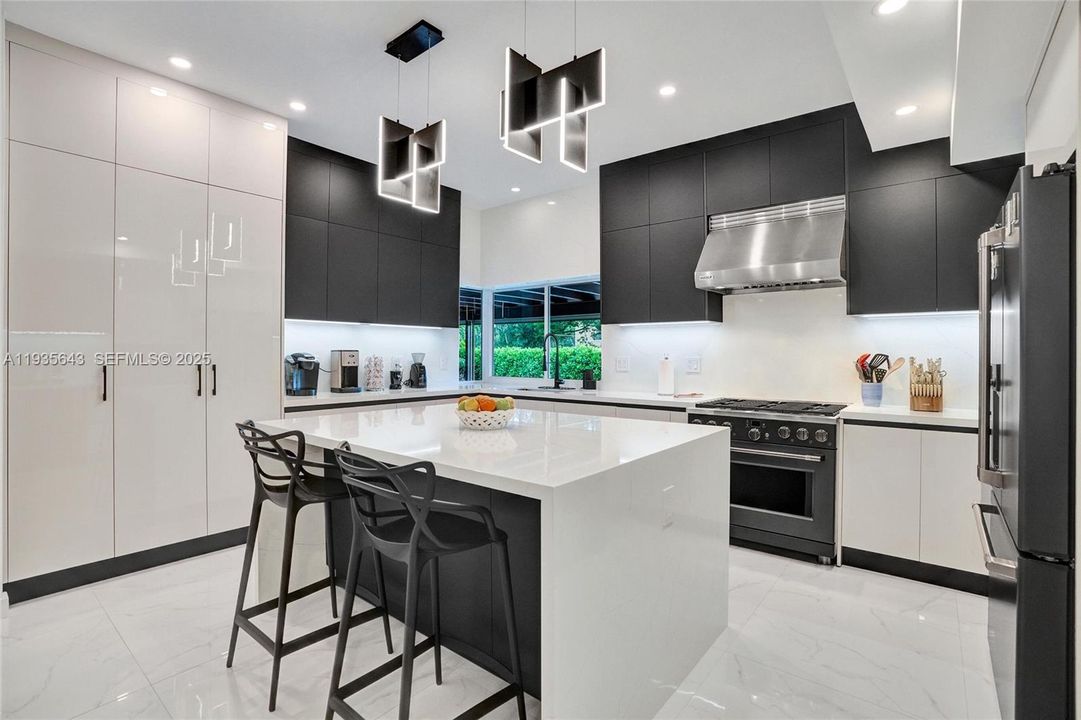 For Sale: $1,825,000 (5 beds, 3 baths, 2462 Square Feet)