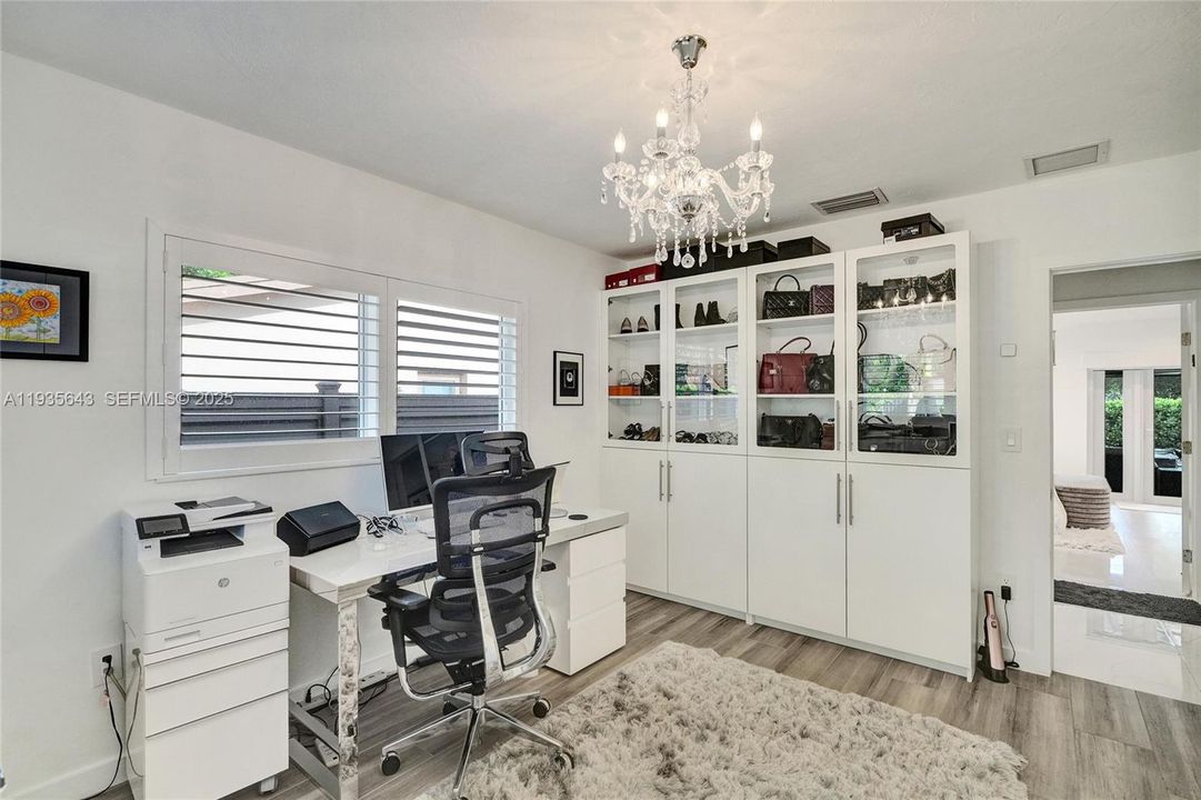 For Sale: $1,825,000 (5 beds, 3 baths, 2462 Square Feet)