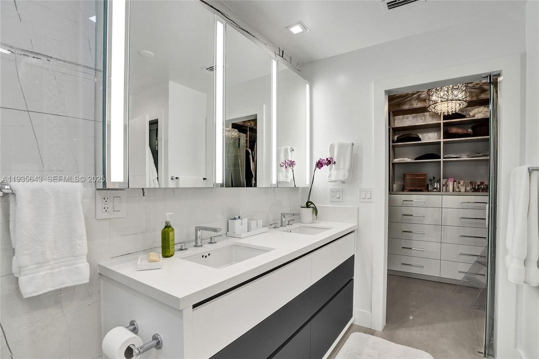 For Sale: $1,825,000 (5 beds, 3 baths, 2462 Square Feet)