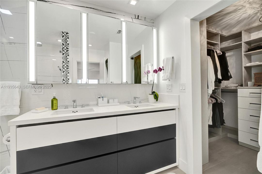 For Sale: $1,825,000 (5 beds, 3 baths, 2462 Square Feet)