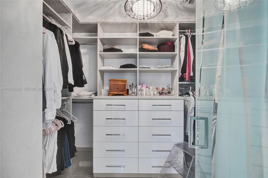 For Sale: $1,825,000 (5 beds, 3 baths, 2462 Square Feet)