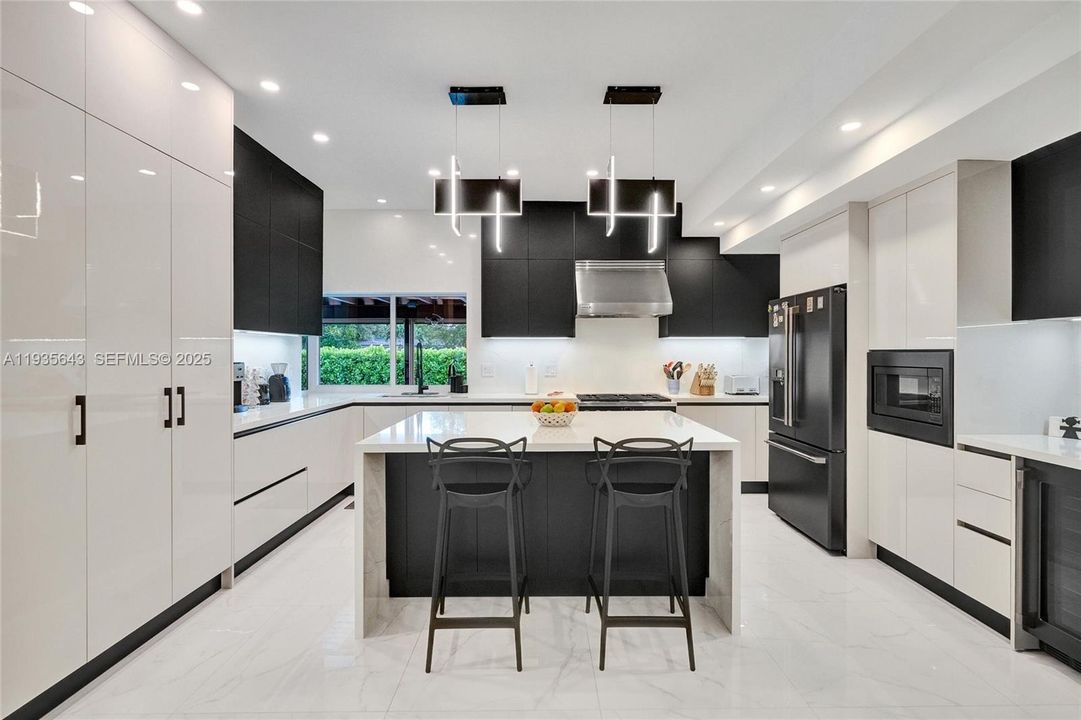 For Sale: $1,825,000 (5 beds, 3 baths, 2462 Square Feet)