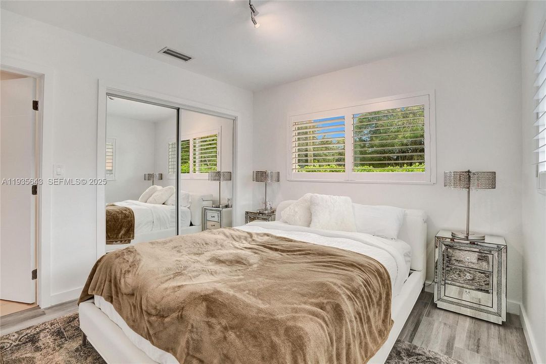 For Sale: $1,825,000 (5 beds, 3 baths, 2462 Square Feet)