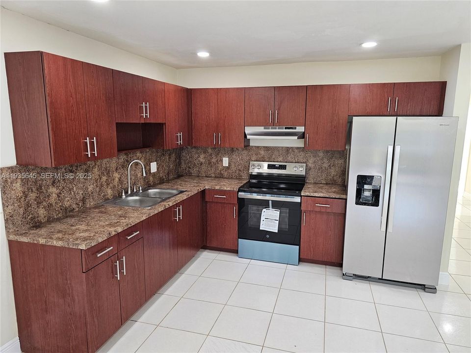 В аренду: $2,650 (2 спален, 2 ванн, 1525 Квадратных фут)