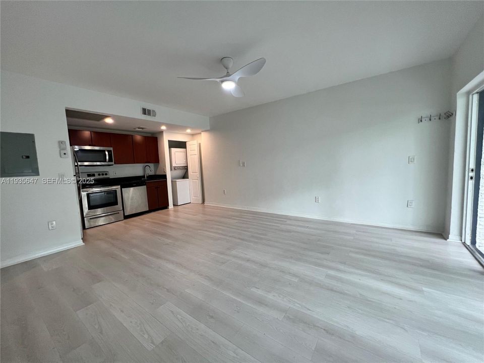 出租: $2,200 (1 贝兹, 1 浴室, 800 平方英尺)