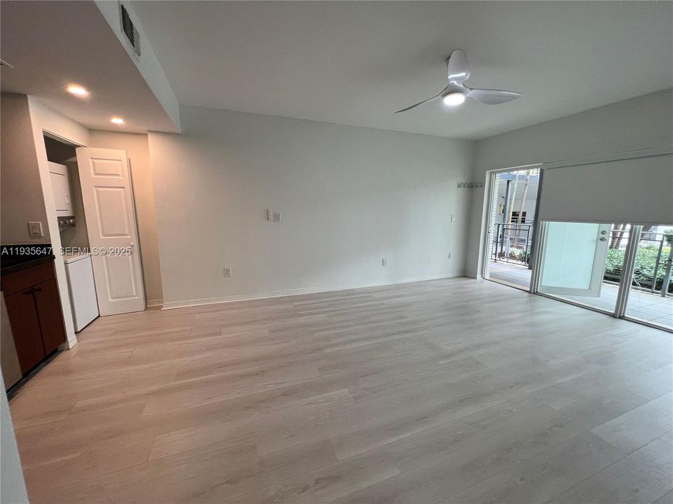 出租: $2,200 (1 贝兹, 1 浴室, 800 平方英尺)