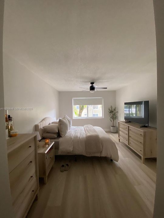 出租: $2,225 (1 贝兹, 1 浴室, 712 平方英尺)